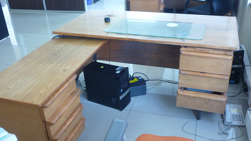 L-shaped solid Wood Desk