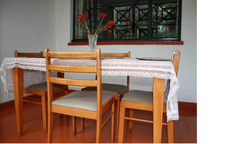 4 seater dining table