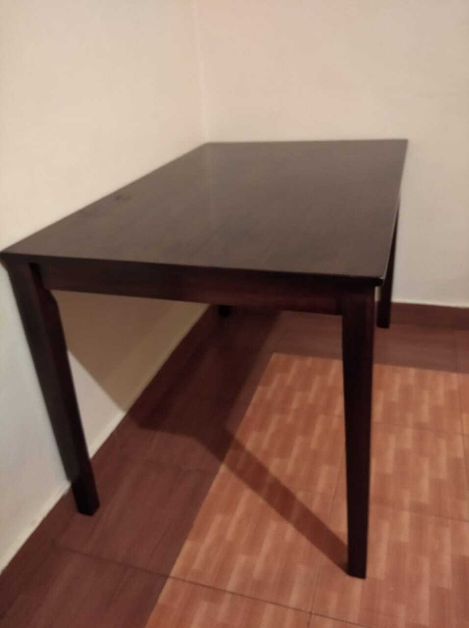 4-seater dining table