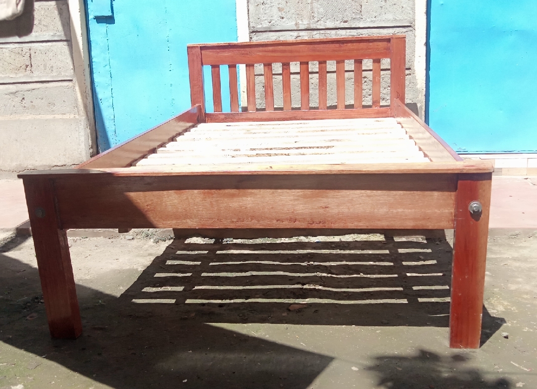 Beautiful, strong 3.5 by 6 pine bed