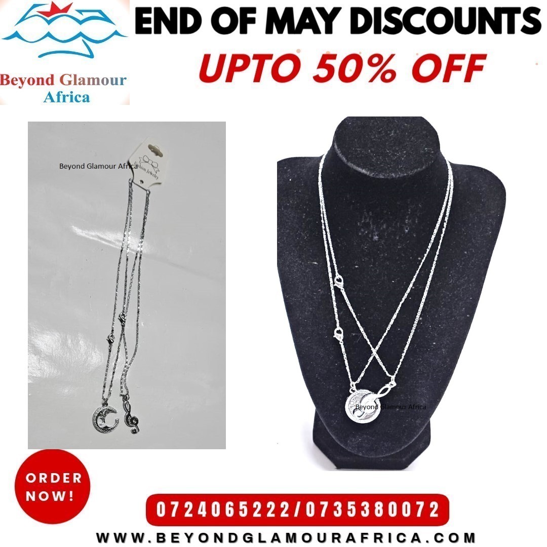 A couple music note necklace very fashionable to have.