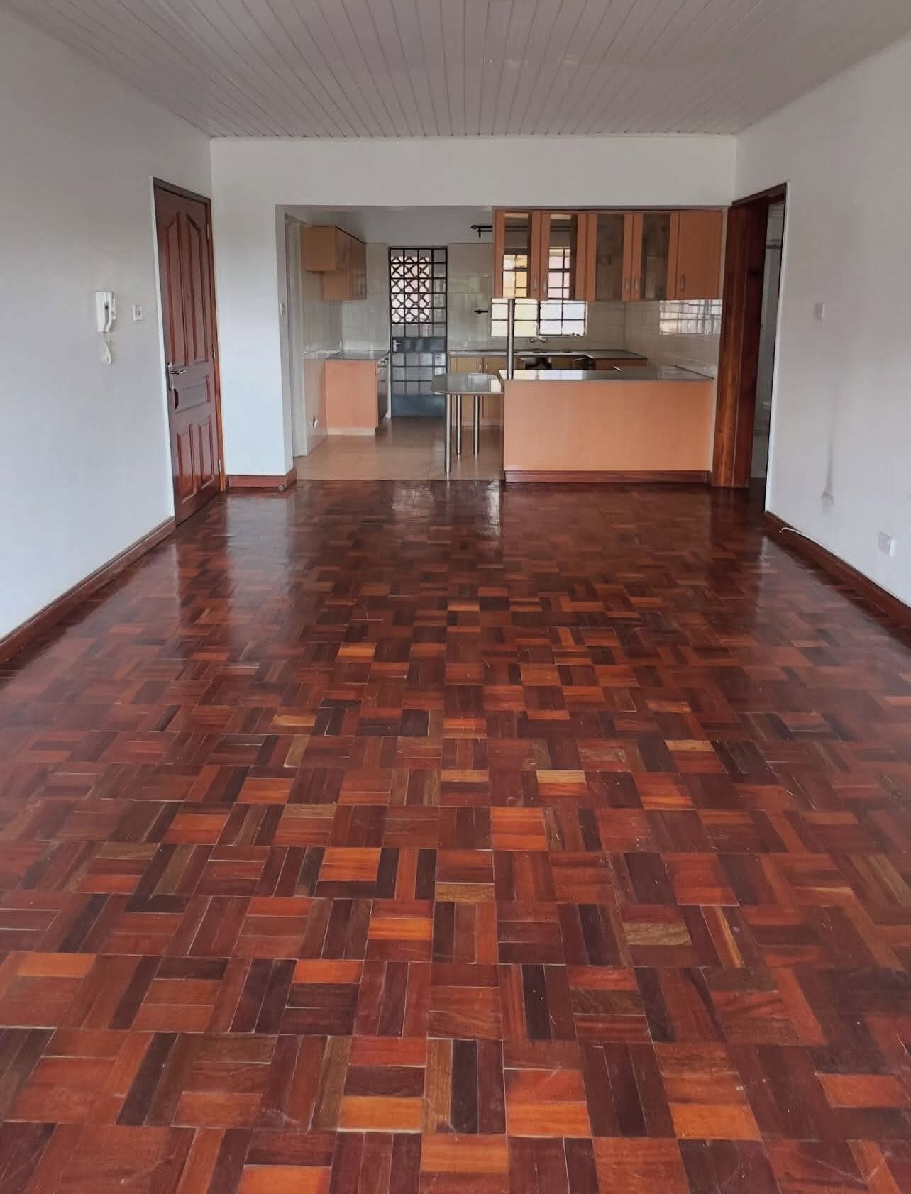 Neat clean unique spacious decent excellent one bedroom house is ready for occupation at Ngumo close to Kenyatta Market at Golf course 1