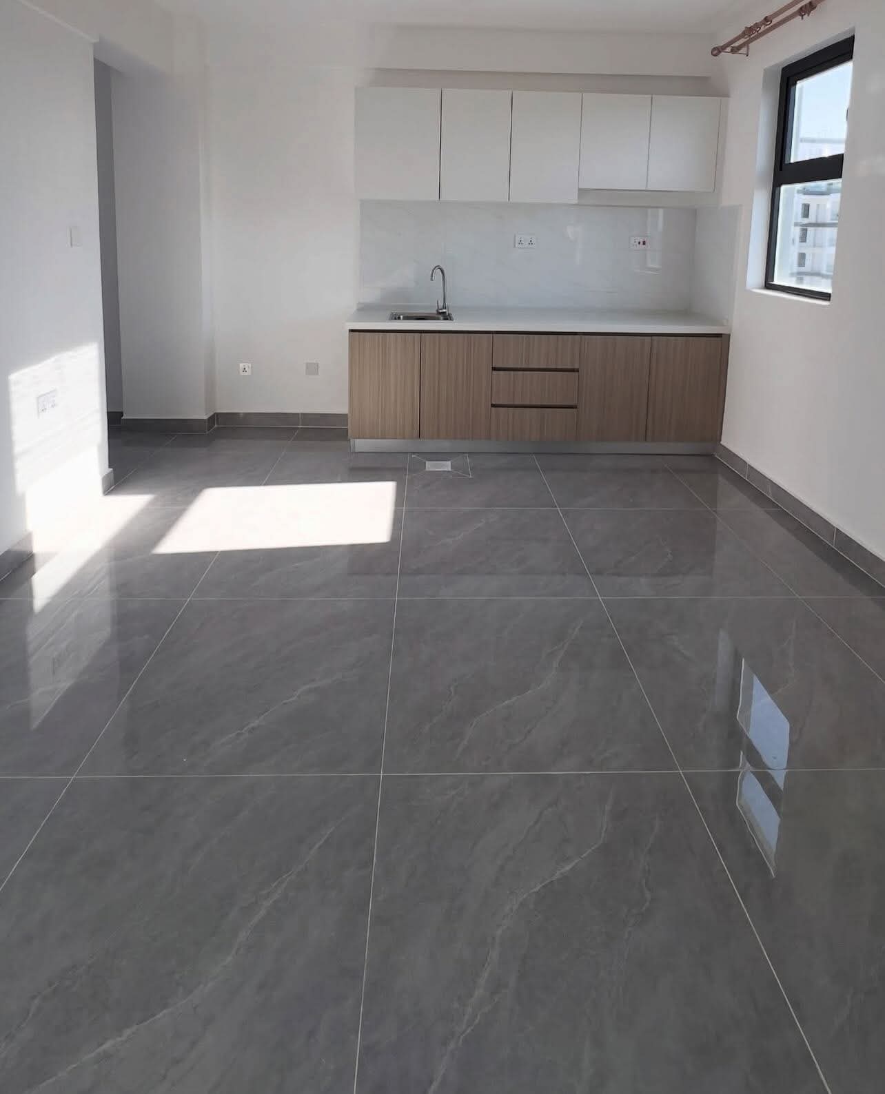 Neat modern lovely clean spacious decent excellent executive bedsitter to let at Roysambu