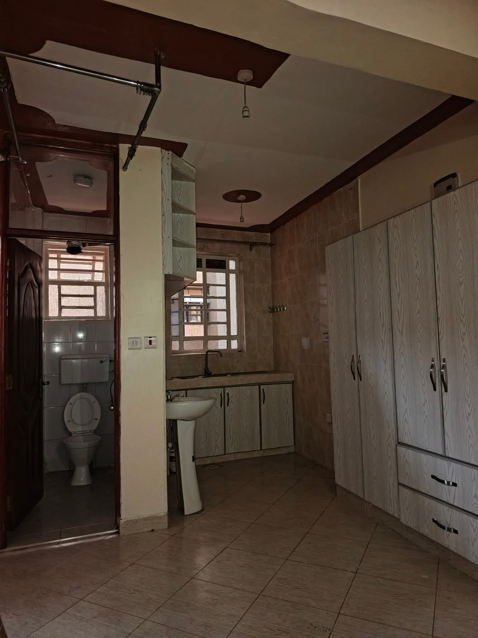 Modern decent excellent beautiful lovely bedsitter to let at Zimmerman