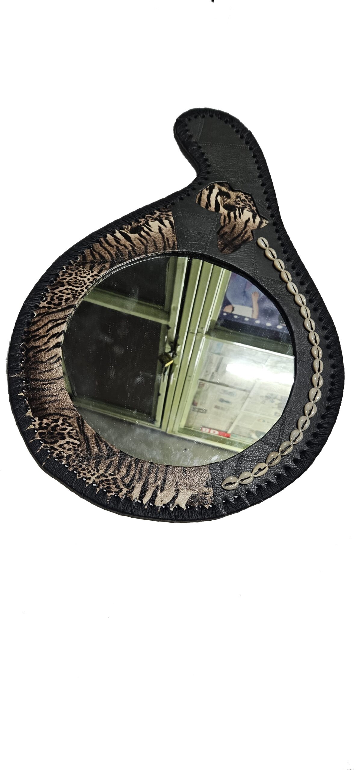 Stylish Leather frame calabash-shaped Leather not only adds to the look of this large wall mirror, but also doubles as a protective bumper,