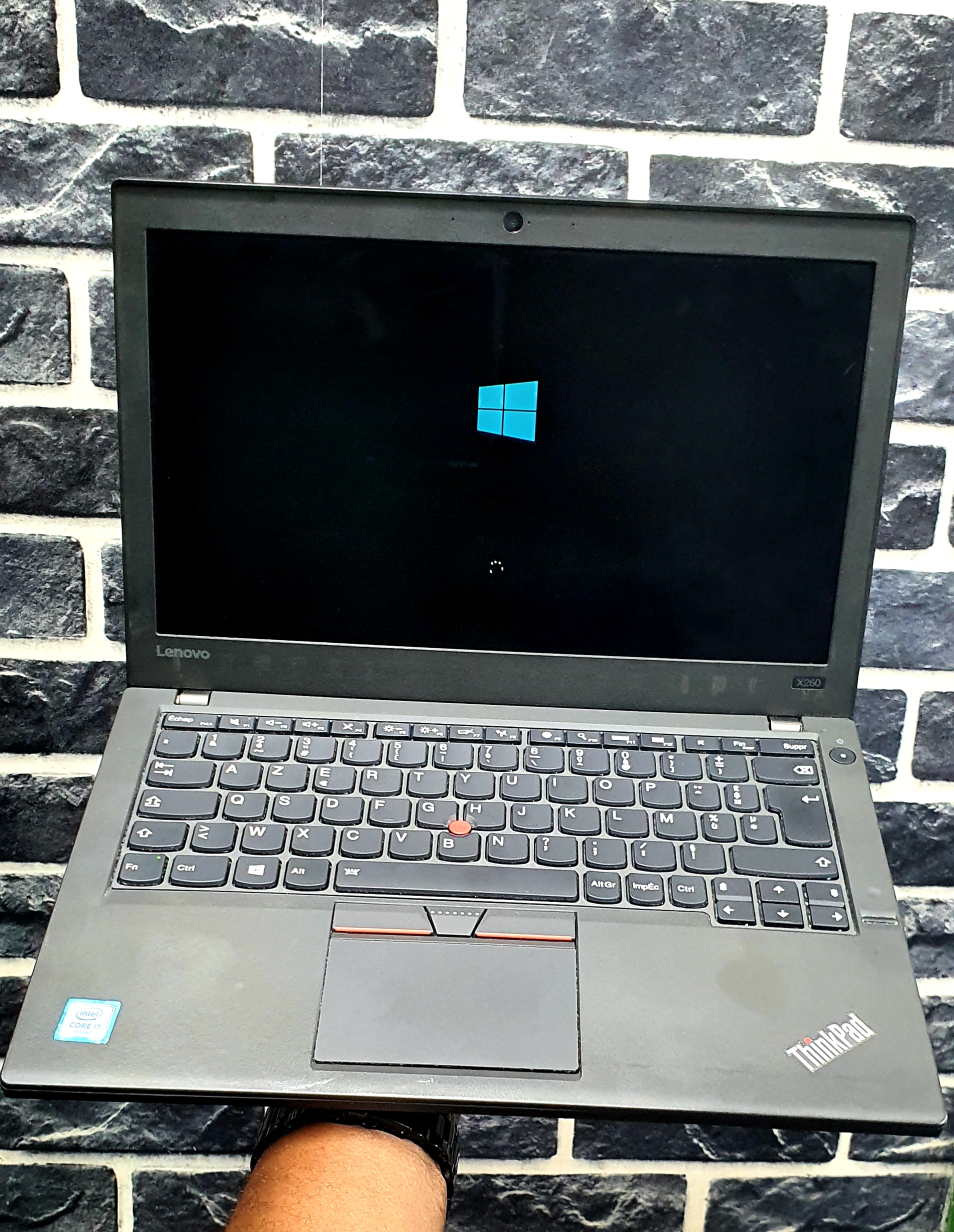 Lenovo x260 core i7 8gb Ram 256ssd