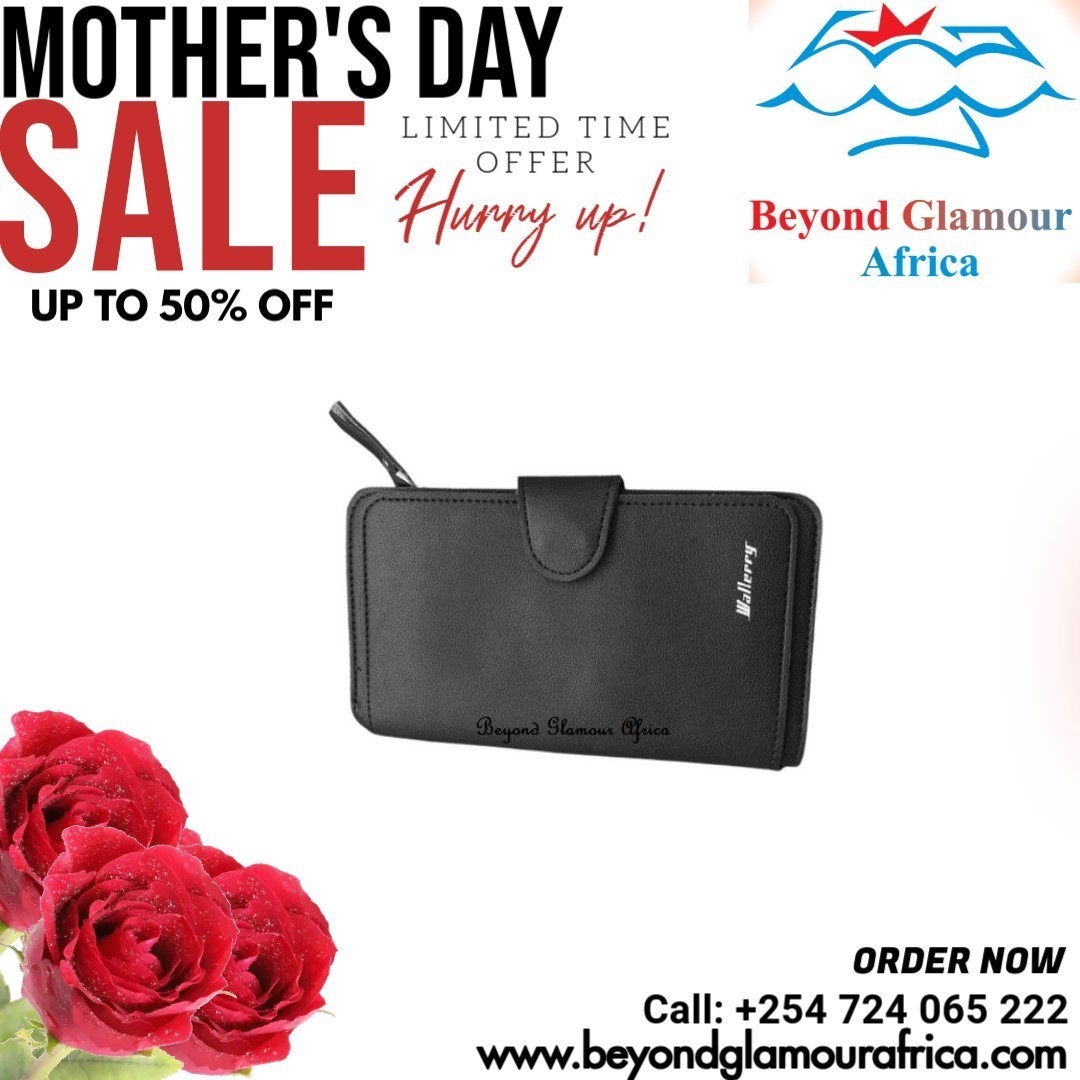 Women's black leather wallet very fashionable to have