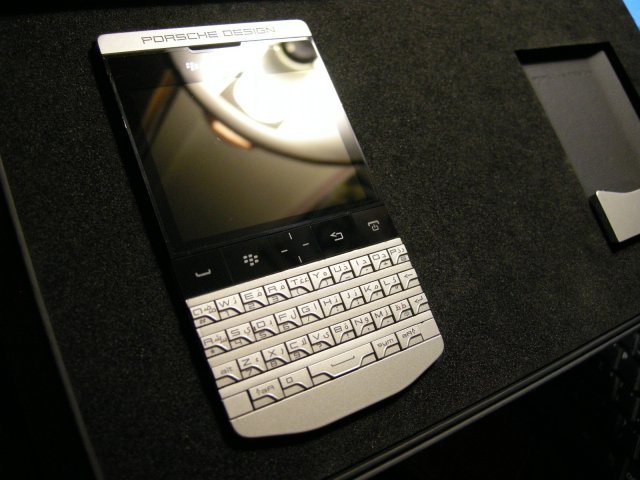 BlackBerry Porsche Design P9981 With arabic And English Keyboard