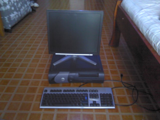 DELL GX280 COMPUTER WITH SCREEN