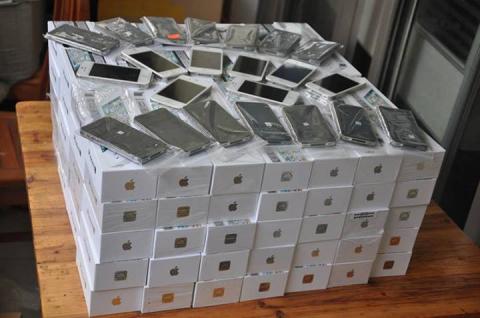Brand New Apple iPhone 5s 64GB Unlocked original $470USD