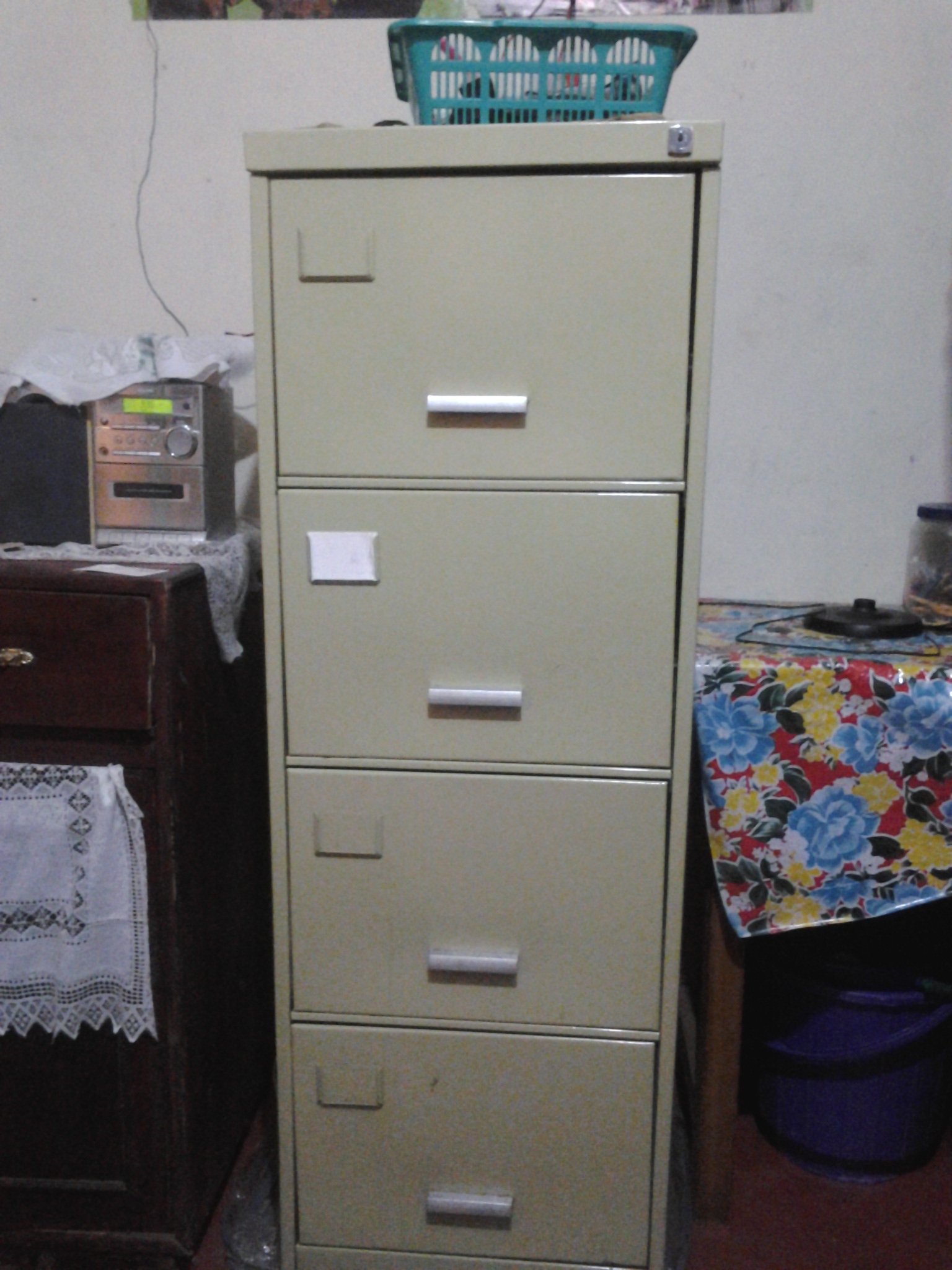 Metallic fireproof cabinet