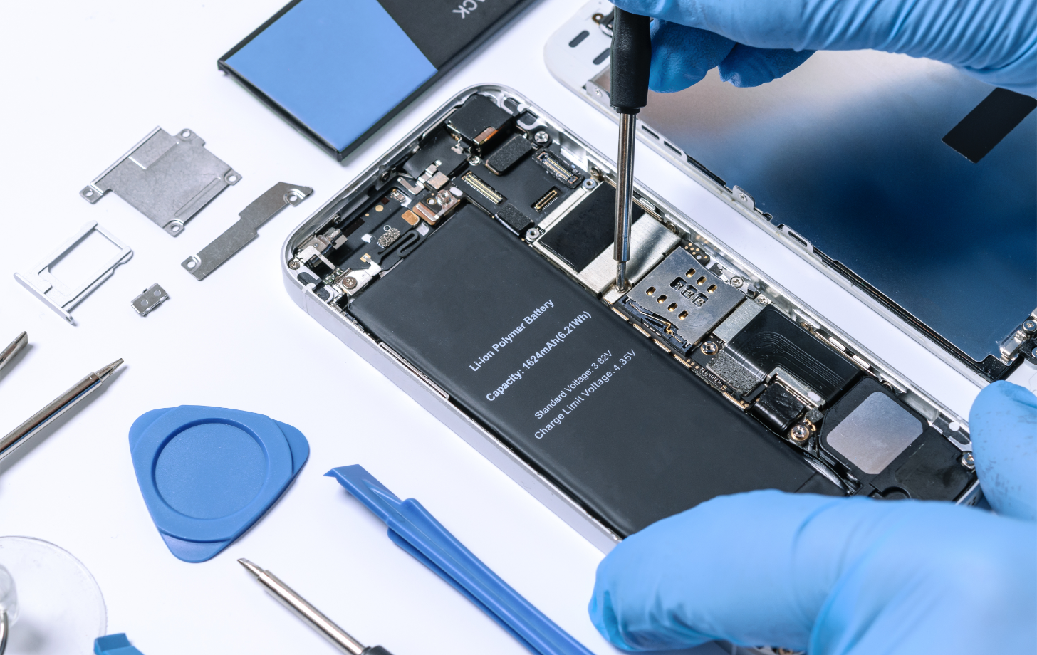 Why You Should Consider Replacing the Battery and Screen of a Used Phone You Bought Online
