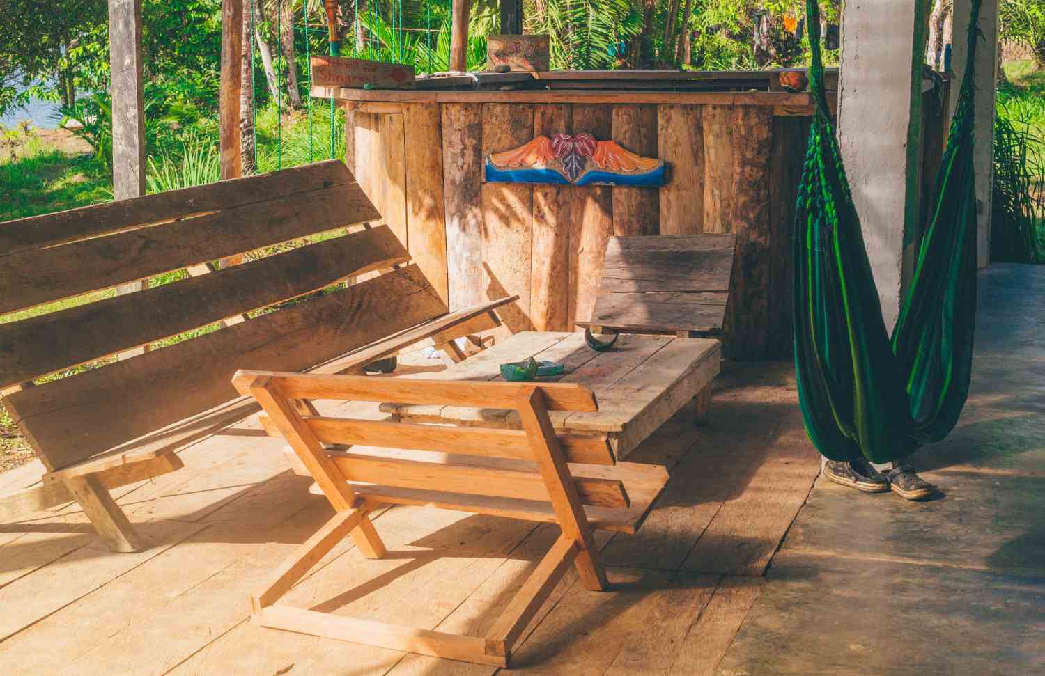 A Guide to Buying Wooden Patio Furniture