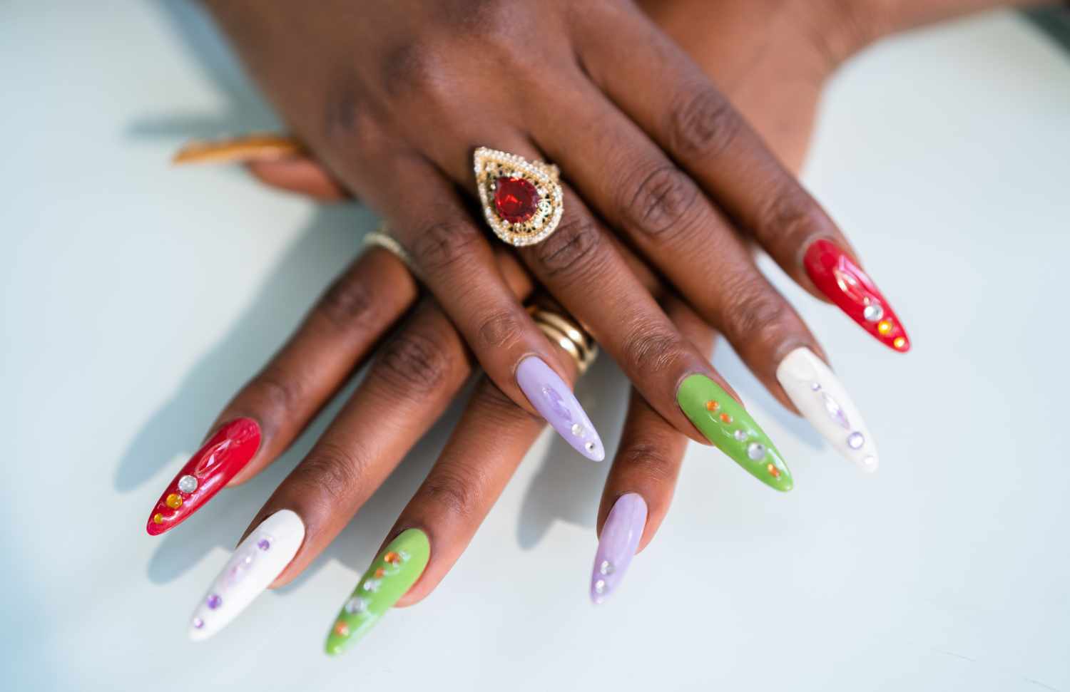 How to Apply Acrylic Nails Bid or Buy