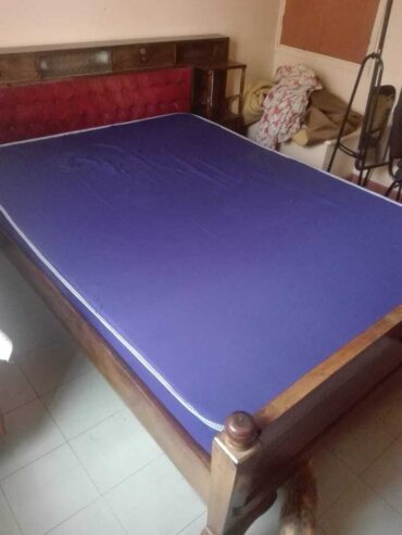 Elegant 5×6 Mahogany Bed with Mattress