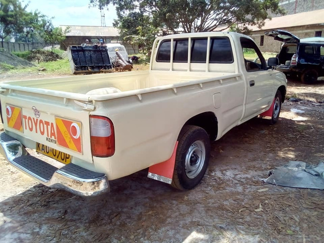 TOYOTA HILUX PICKUP QUICK SALE /0784419026,