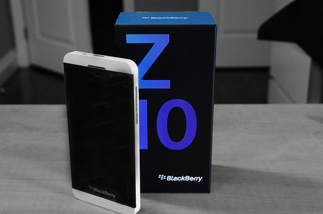 For Sale: Apple Iphone 5 64GB, Samsung Galaxy S4, BB Z10, Nikon D700