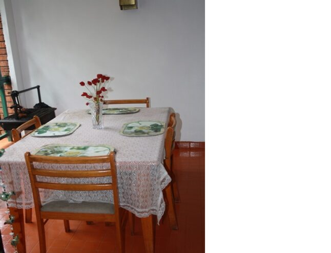 4 seater dining table
