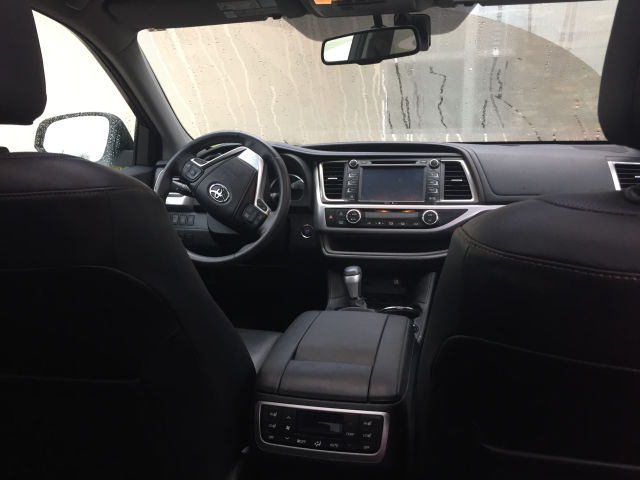 Selling my 2014 Toyota Highlander Limited $18,150 USD