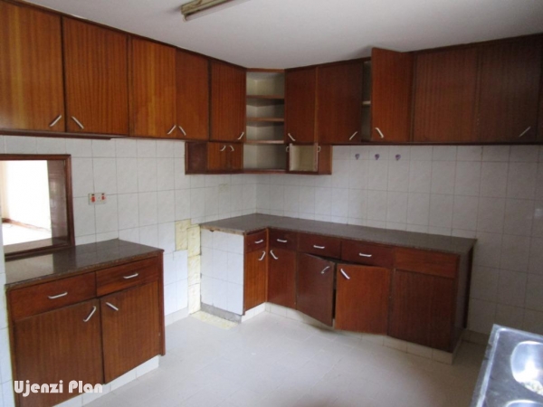 4 BEDROOM(2 Ensuite) Townhouse for Sale – Lavington.M.