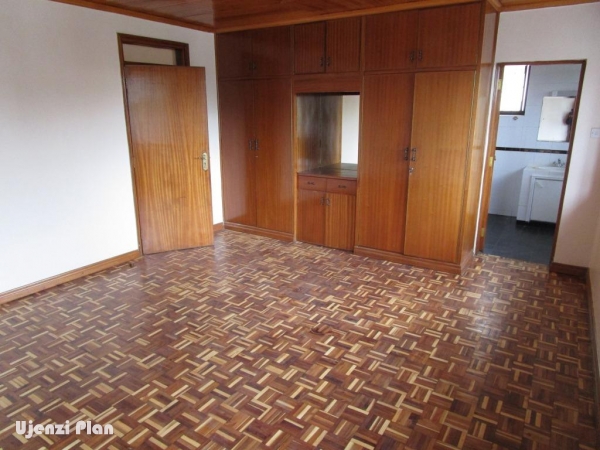 4 BEDROOM(2 Ensuite) Townhouse for Sale – Lavington.M.