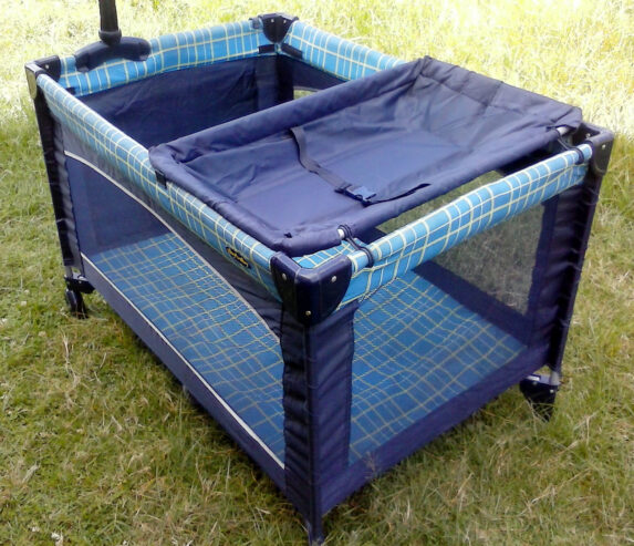 SkyBaby – beautiful portable baby cot & playpen in one!