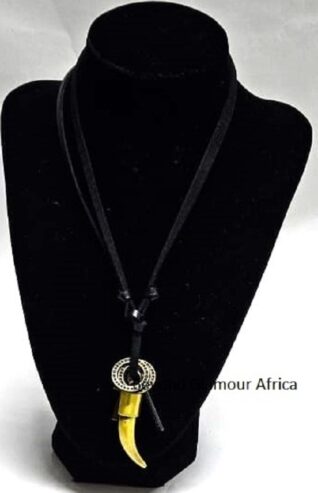 Men’s leather necklace with horn pendant