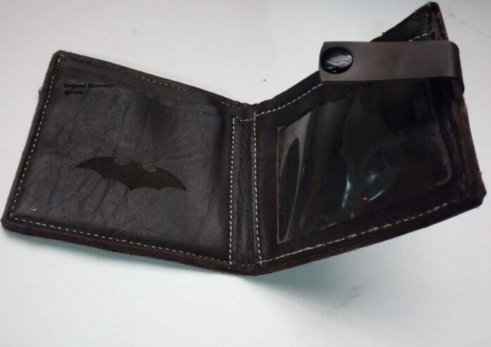 Men’s black leather wallet very fashionable to have