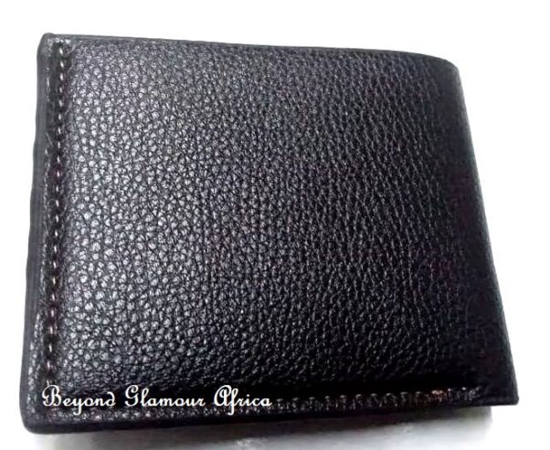 Men’s black leather wallet very fashionable to have