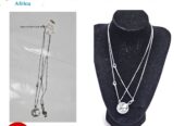 A couple music note necklace very fashionable to have.