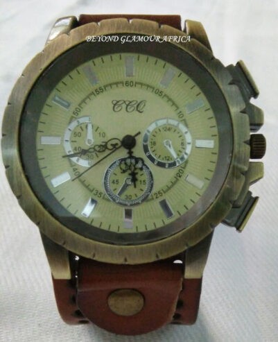 Men’s brown vintage watch very fashionable to have