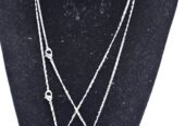 A couple music note necklace very fashionable to have.