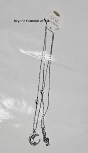 A couple music note necklace very fashionable to have.