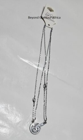 A couple music note necklace very fashionable to have.