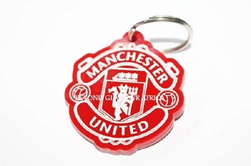 A multi colored sunhat and a red Manchester united keyholder combo