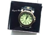 Men’s green vintage watch very fashionable to have