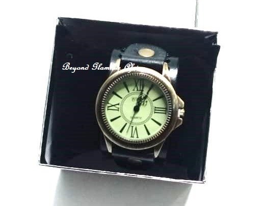Men’s green vintage watch very fashionable to have