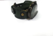 Men’s green vintage watch very fashionable to have