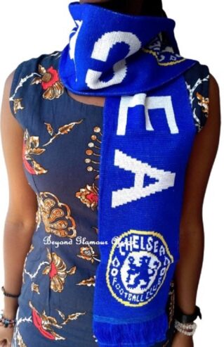 A chelsea knitted sarf very fashionable to have